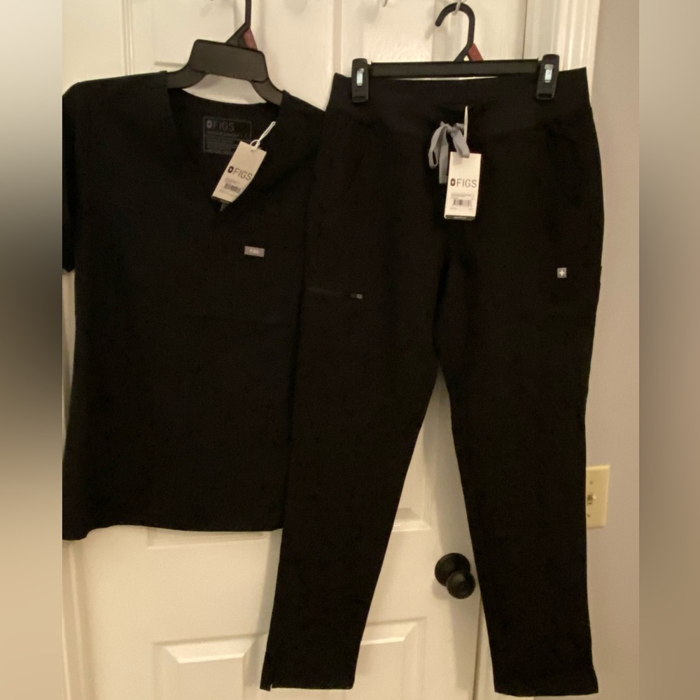 FIGS NWT Technical Collection, Black, Small Scrubs.